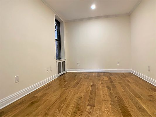 4th image of 151 E 81st St #4M
