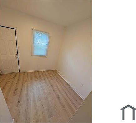 5th image of 1925 D St NE APT 1