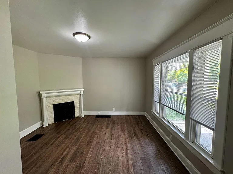 4725 Southern Pkwy #1 — Photo 9