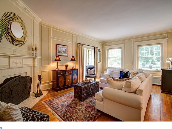 2nd image of 2207 Delaware Ave