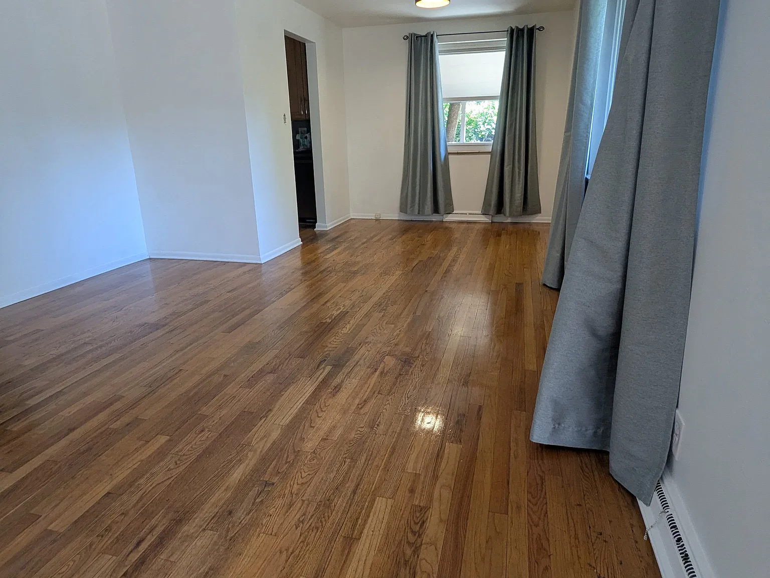 3 bed, 1050 sqft, $3,200 — Photo 2