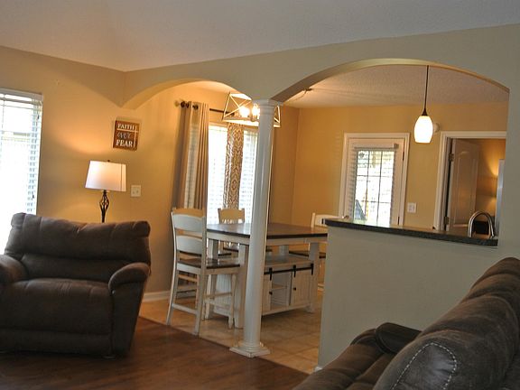 5th image of 10470 Redmond Cir N