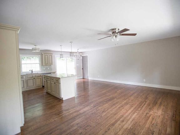 4th image of 5805 Marilyn Dr
