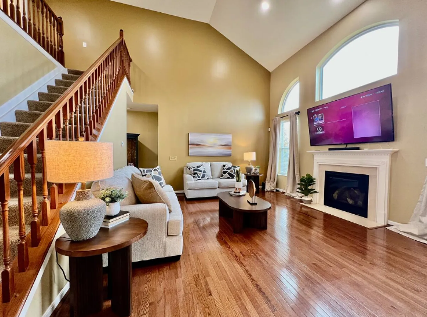 Spacious 4 Bedroom with Gameroom — Photo 2