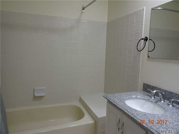 3rd image of 164 Pointe Cir N