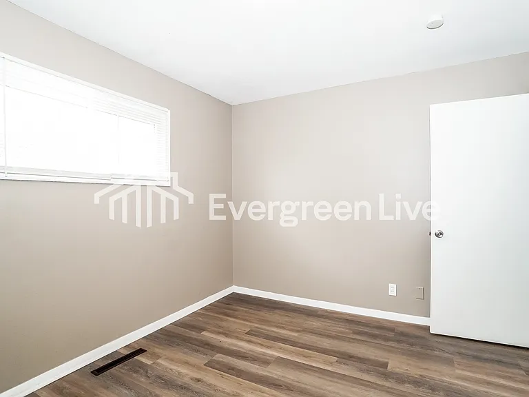 4420 Allen Dr — Photo 11