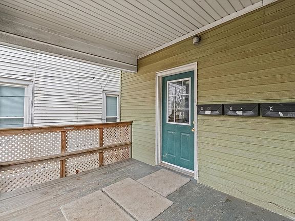 4th image of 820 W Washington St