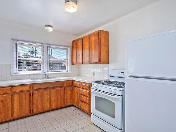 3rd image of 12308 Gilmore Ave