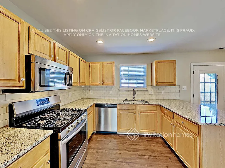 10441 Pickerel Ln — Photo 9