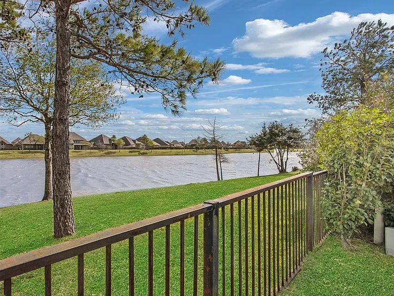 1995 Biscayne Lake Dr — Photo 30
