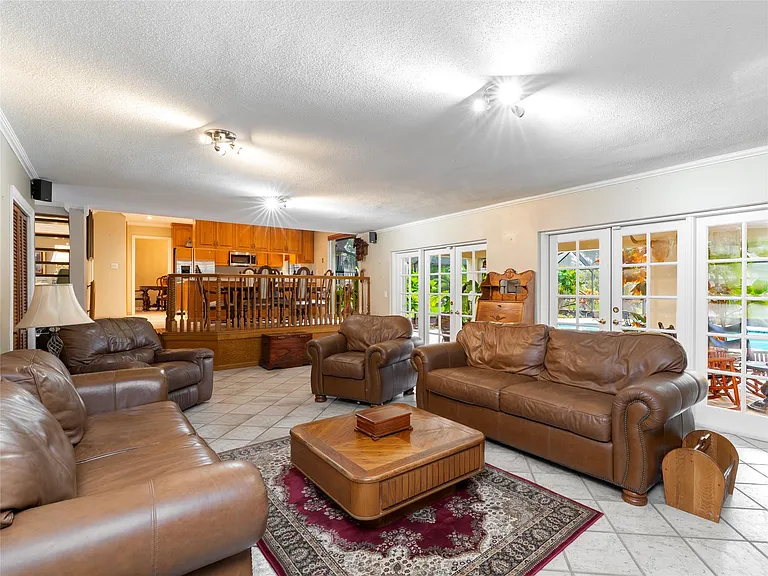 6556 NW 87th Ave — Photo 5