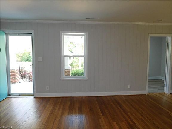 4th image of 4411 Old Town Dr