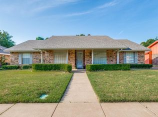 2716 Whispering Trail Cir, Pantego, TX 76013