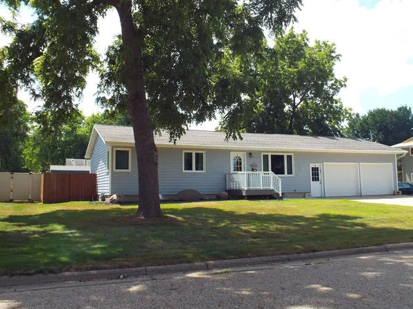 501 Poplar Dr, Sibley, IA 51249