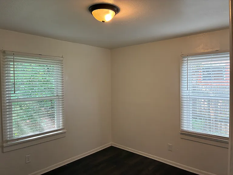 504 E Sunshine St — Photo 13