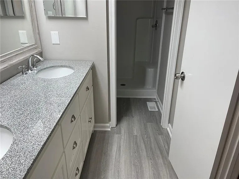 808 Quesnel Dr — Photo 33