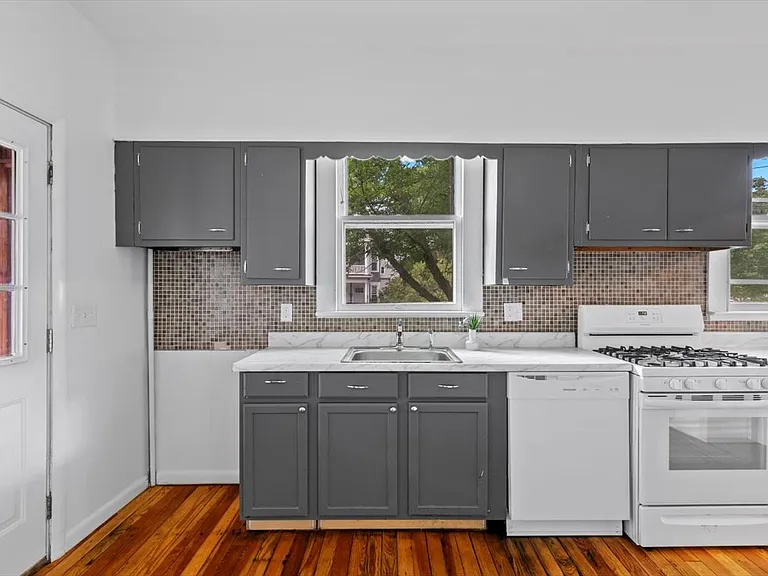 212 Maple St #1 — Photo 13