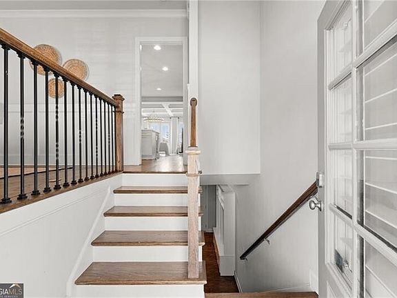 4th image of 1868 Skyfall Cir