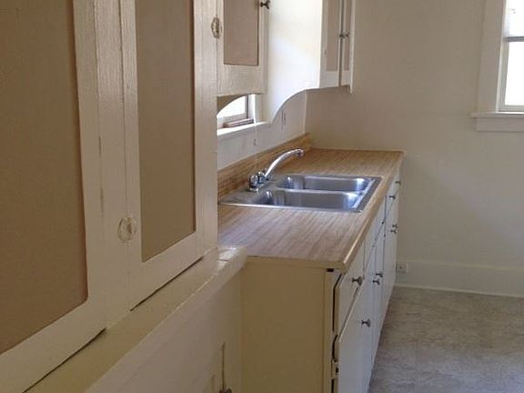 5th image of 3963 Illinois St