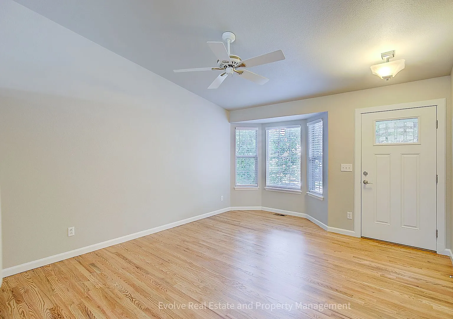 Evolve Real Estate: 4 Bedroom West Highlands Ranch Available Immediately! — Photo 4