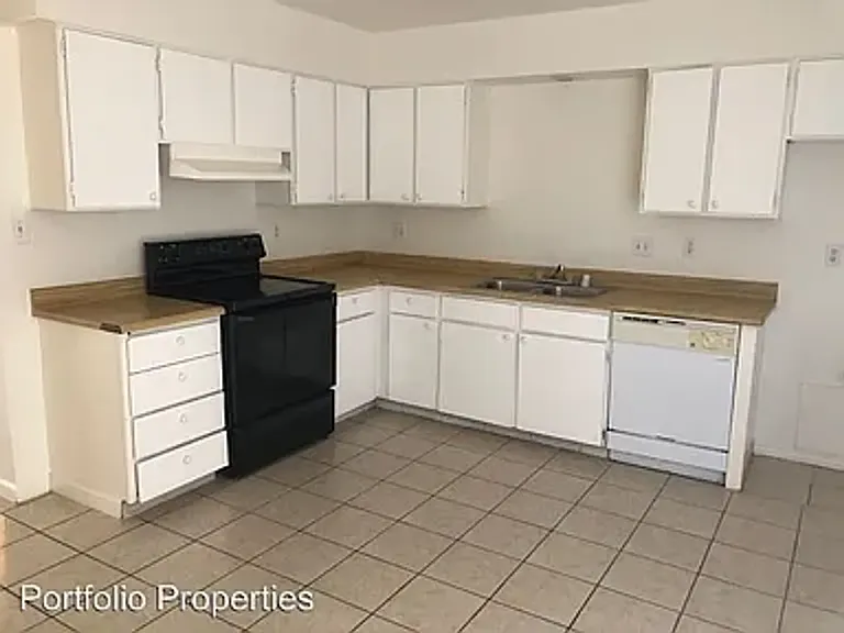 3217 & 3219 Crestline Rd — Photo 3