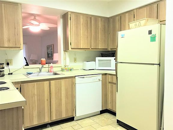 4th image of 2209 S Cypress Bend Dr APT 101