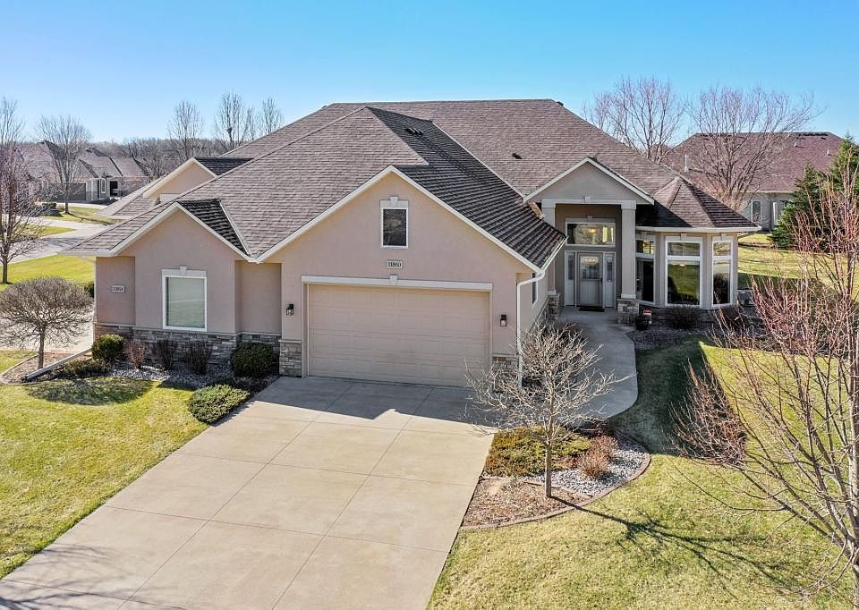 1st image of 11860 Flanders Cir NE