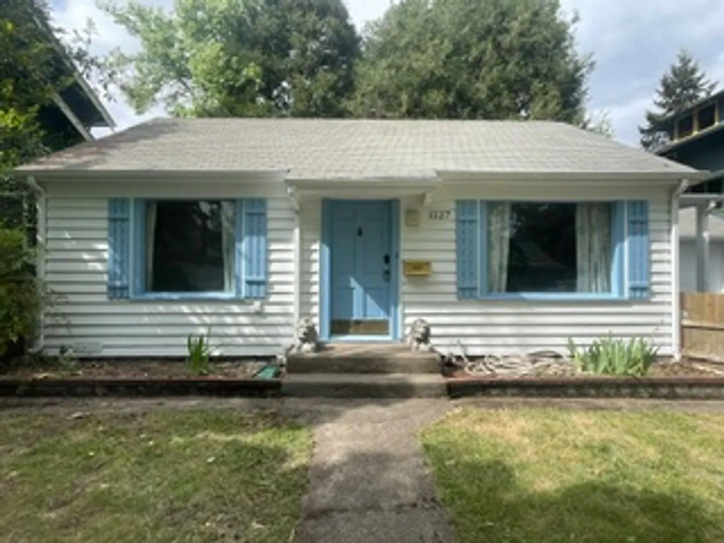 3 bedroom, 1 bath Home with Fenced Yard, Covered Patio For Rent! — Photo 1