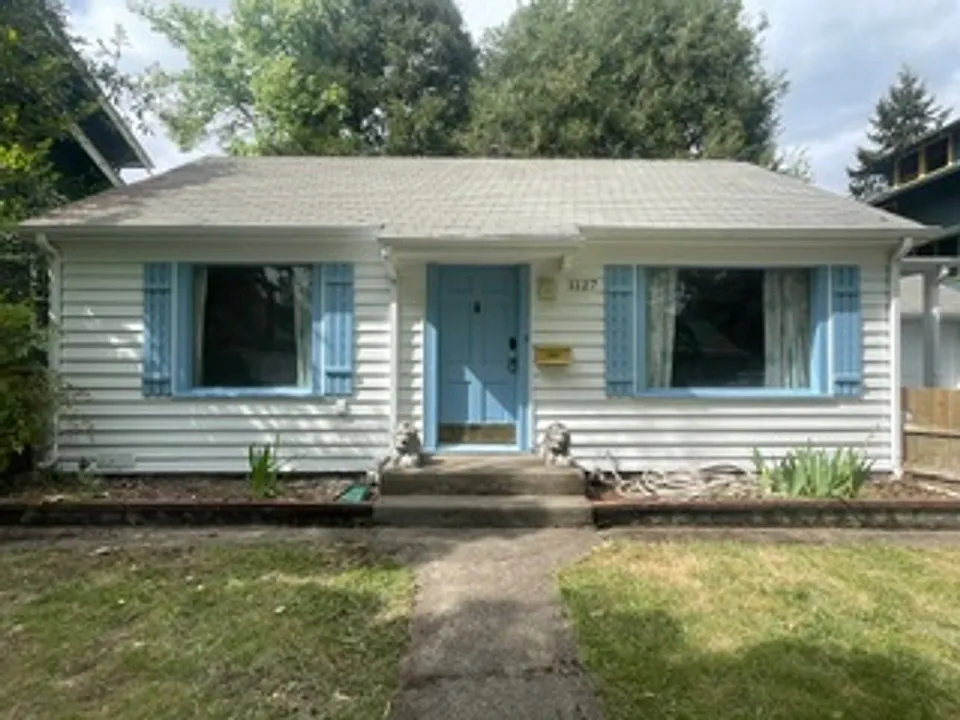 1127 W 11th Ave