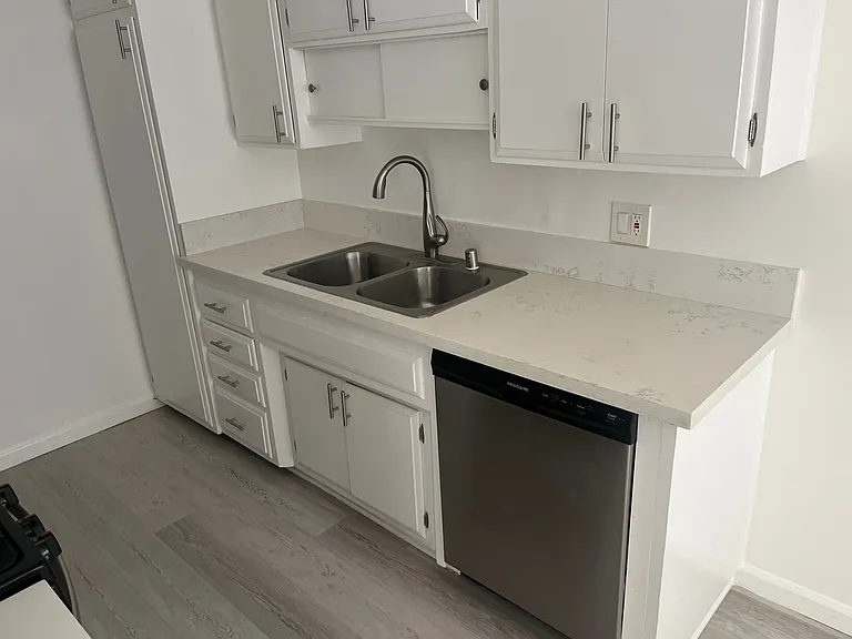 148 N. St Andrew Pl. — Photo 29