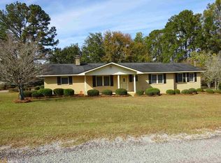 112 Queen Dr, Glennville, GA 30427
