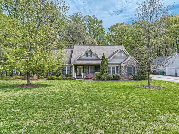 7020 Cheyenne Dr, Charlotte, NC 28262