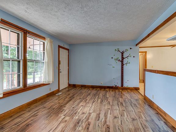 4th image of 128 Bart Dr