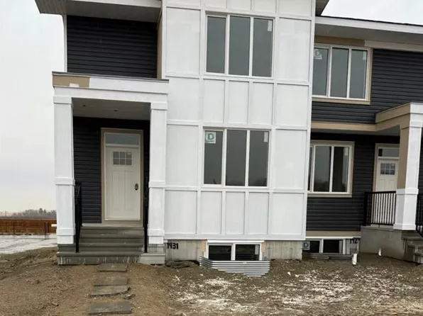 1931 W McCaskill Dr, Crossfield, AB T0M 0S0