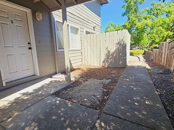 2nd image of 2050 Campus Dr APT 1