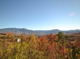 829 Wiley Oakley Dr, Gatlinburg, TN 37738