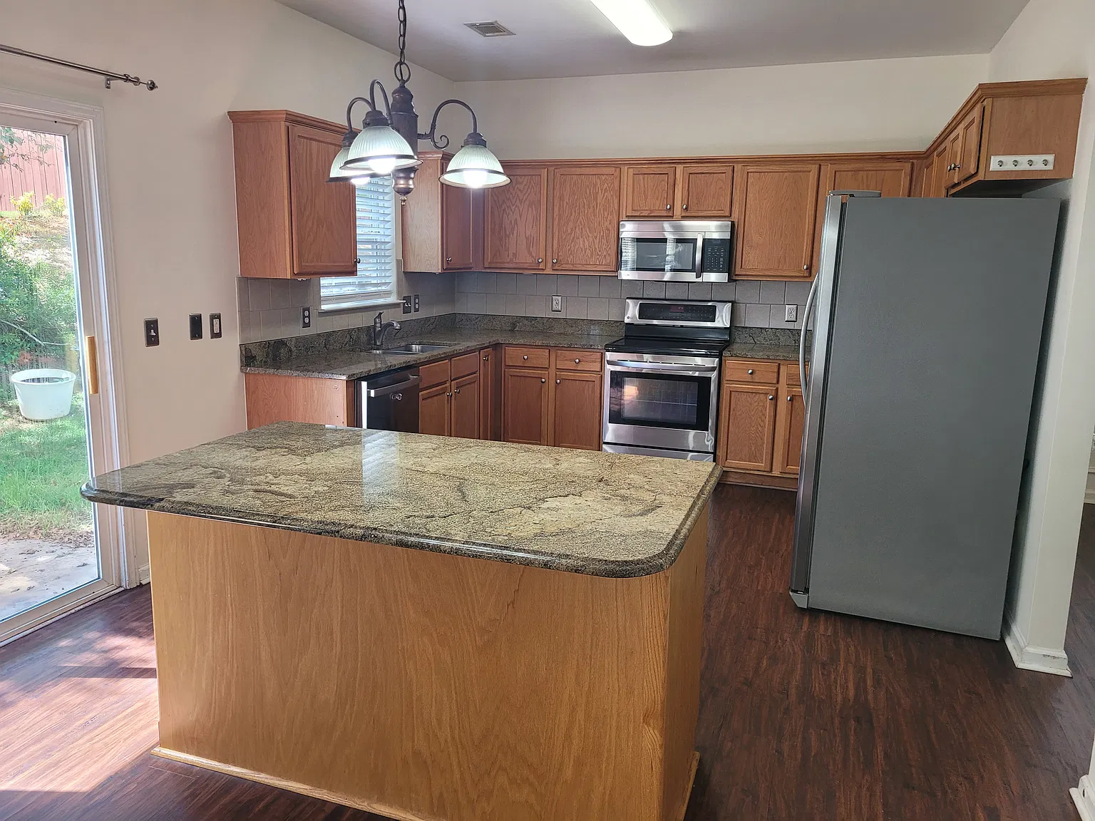 4 bed, 2.5 bath, $1,895 — Photo 2