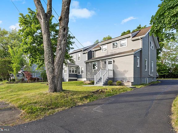 4th image of 256 Ewingville Rd