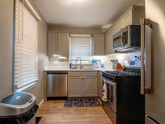 3rd image of 1521 W Hamilton Street