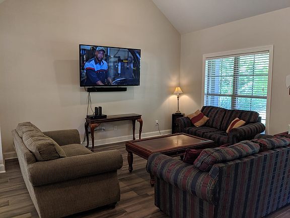 3rd image of 755 Cambridge Dr