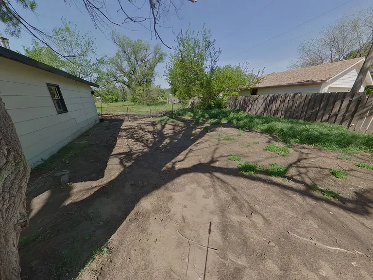 1031 N Edwards Ave — Photo 20