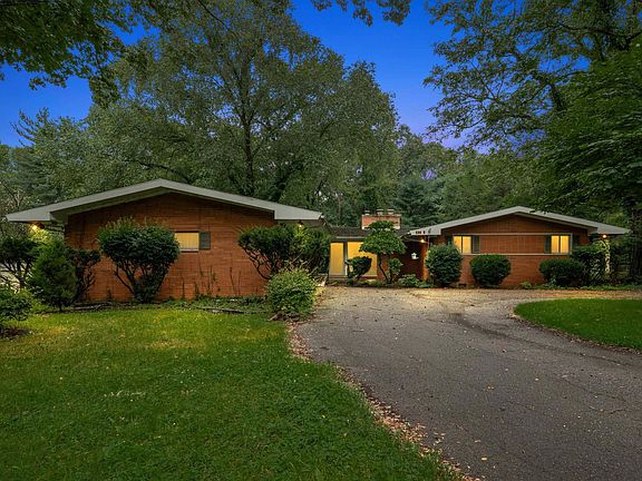 2nd image of 52585 Brooktrails Dr