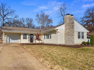 477 Fieldcrest Dr, Saint Louis, MO 63119