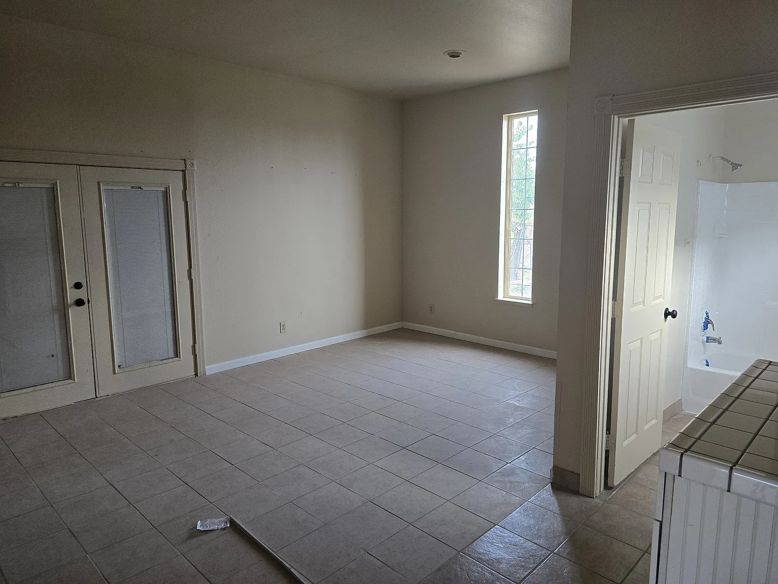 4 bed, $4,000 — Photo 2