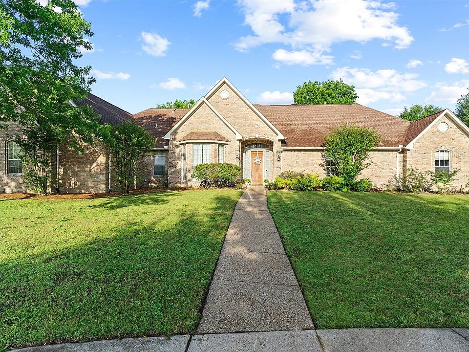 1st image of 107 Longhorn Cir
