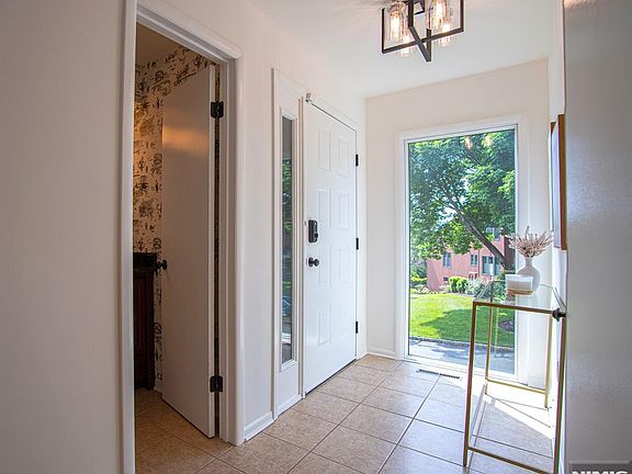 5th image of 41 Sullivan Dr #4