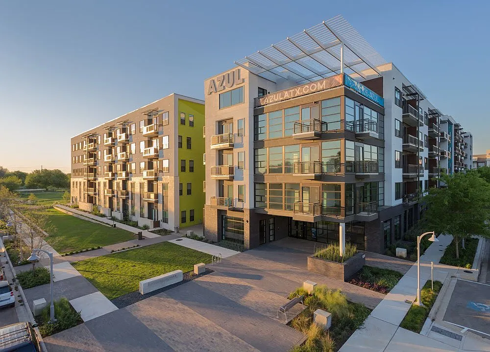 Azul Lakeshore — Photo 1