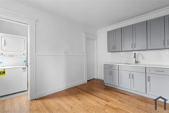 565 Carroll Ave #1 — Photo 2