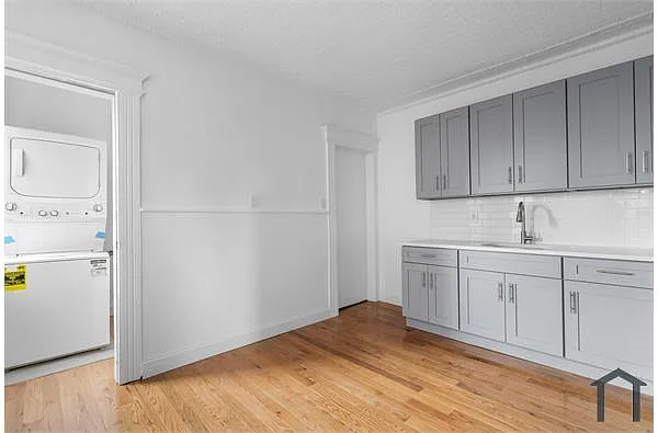 Building Photo - 565 Carroll Ave #1