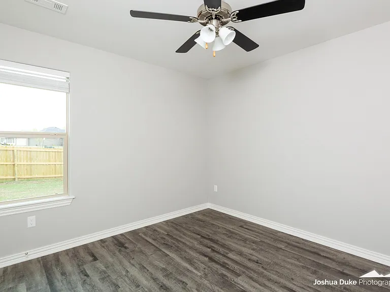 5924 W Mecklin St — Photo 7